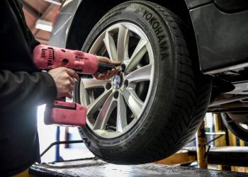 Làm sao để biết thời điểm cần thay lốp ô tô của bạn?