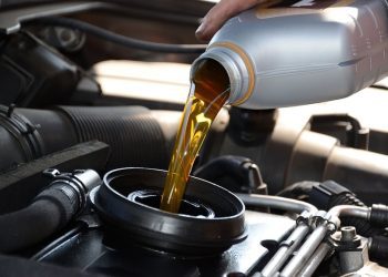 Khác biệt giữa dầu động cơ thông thường và dầu tổng hợp