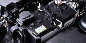 8 nguyên nhân hàng đầu sẽ làm cạn kiệt ắc quy ô tô của bạn