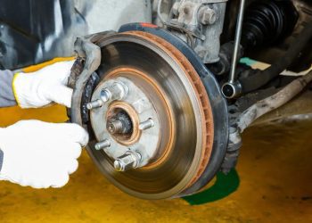 Khi nào thì bạn cần phải thay thế phanh?