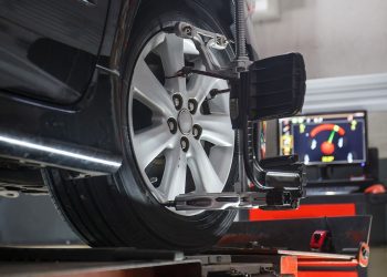 5 dấu hiệu cho thấy xe của bạn cần căn chỉnh bánh xe