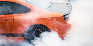 Thói quen xấu khi lái xe gây hao mòn sớm xe của bạn như thế nào?