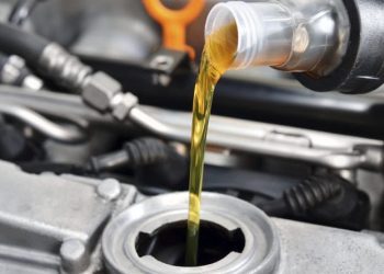 Dấu hiệu cho thấy xe của bạn cần thay dầu