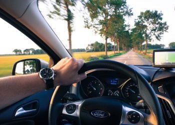 Cách khắc phục sự cố ô tô bị rung khi chuyển hướng