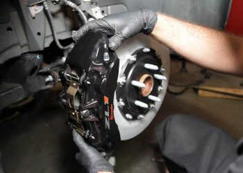 Hướng dẫn tìm và sửa chữa rò rỉ dầu phanh