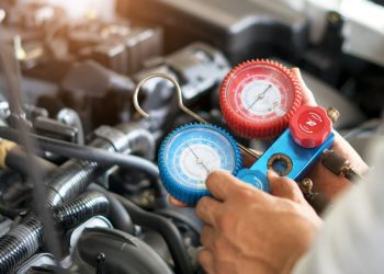 Dấu hiệu nhận biết điều hòa ô tô cần được sạc lại