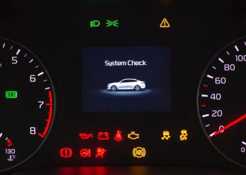 5 đèn cảnh báo trên bảng điều khiển mà bạn không được bỏ qua