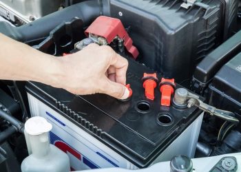 5 cách đơn giản giúp kéo dài tuổi thọ cho ắc quy ô tô