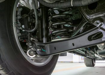 Xe Bị Rung Lắc Khi Chạy: 10 Nguyên Nhân & Cách ‘Bắt Bệnh’