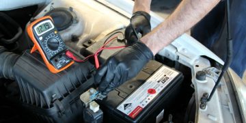 3 cách để tăng tuổi thọ ắc quy xe của bạn