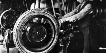 John Dunlop, Charles Goodyear, và Lịch sử của Lốp xe