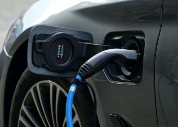 Sạc xe điện tại nhà, những điều bạn cần biết