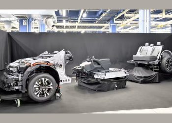 Toyota Gigapress có thể tạo ra một phần ba chiếc ô tô trong ba phút