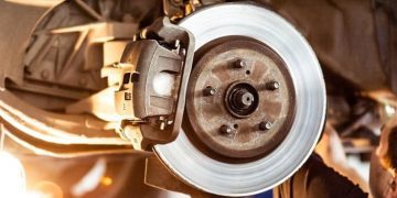 Bắt Bệnh Ô Tô: Giải Mã 12 Vấn Đề Kỹ Thuật Từ Chuyên Gia