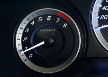 Tầm quan trọng của đồng hồ đo tốc độ Tachometer đối với hiệu suất của xe hơi