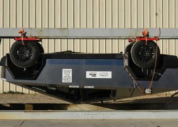 Đây là cách Tesla Cybertruck thể hiện trong các bài kiểm tra va chạm của NHTSA