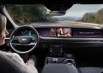 GM Ra Mắt Lái Xe “Eyes-off” 2028: Đối Thủ Mới Của Tesla?