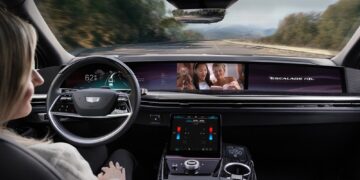 GM Ra Mắt Lái Xe “Eyes-off” 2028: Đối Thủ Mới Của Tesla?